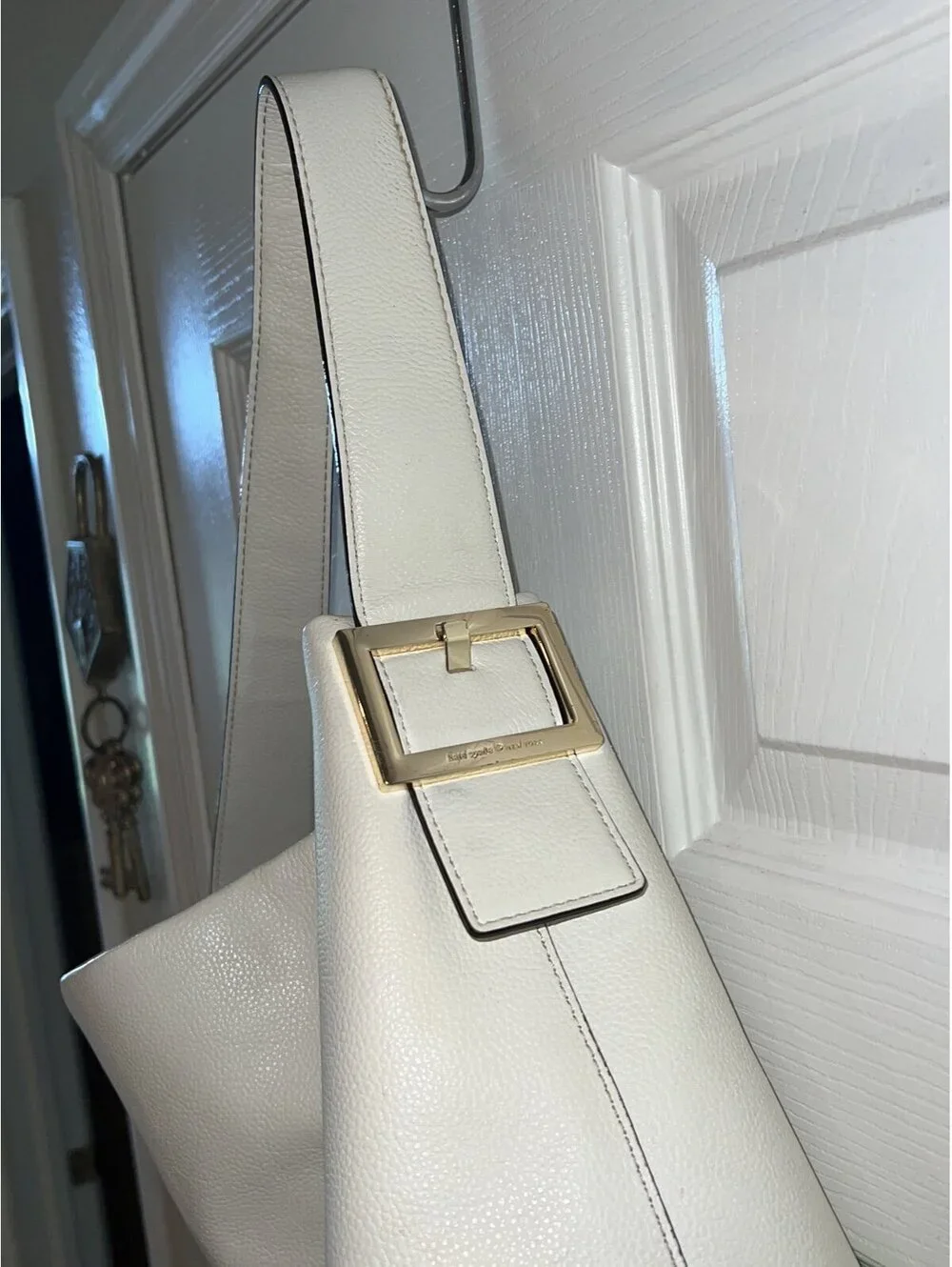 Kate spade white extra large leather should purse bag with dust Cover